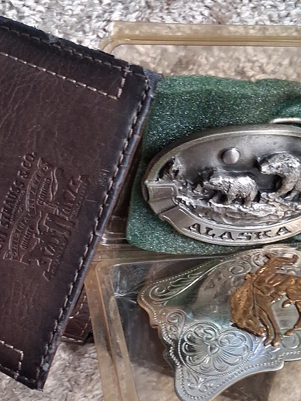 Alaska Themed Silver Belt Buckle - Brown Leather Wallet Bundle